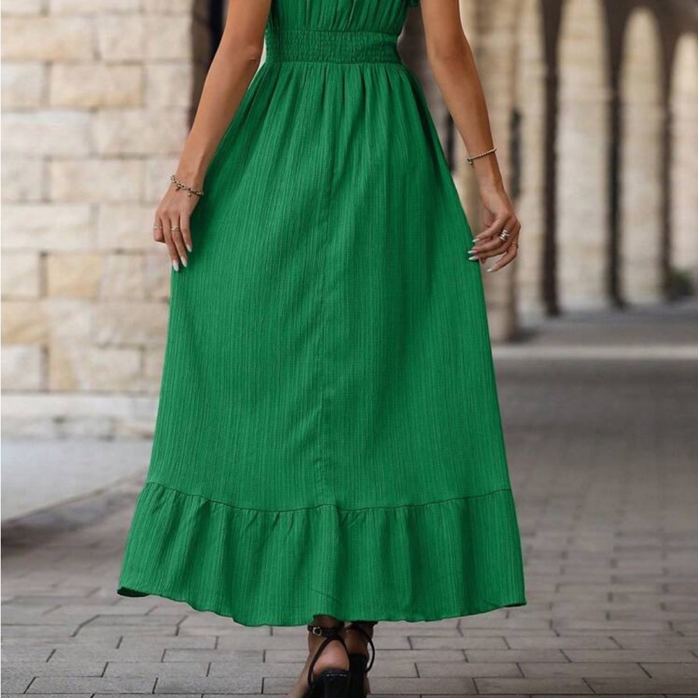 Elegant Green Maxi Dress - Picture 2 of 10